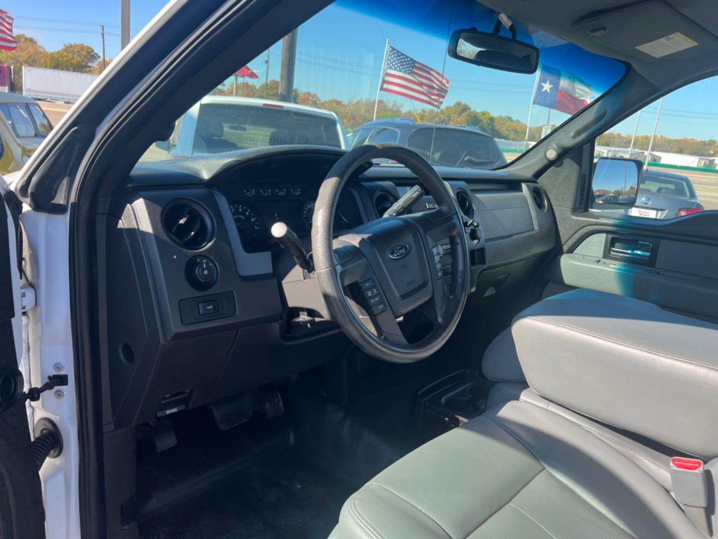 2014 WHITE Ford F-150 XLT 8-ft. Bed 2WD (1FTNF1CF6EK) with an 5.0L V8 OHV 16V engine, 6-Speed Automatic transmission, located at 420 I-35E, Lancaster, TX, 75146, (469) 297-4144, 32.593929, -96.823685 - Photo#1